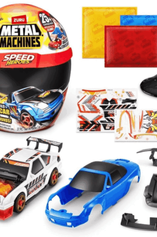 Metal Machines Casco Speed Auto de Carrera + 25 Sorpresas Luz y Sonido Blanco