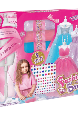 Estudio de Moda Fashion Diseña Vestidos de Muñecas